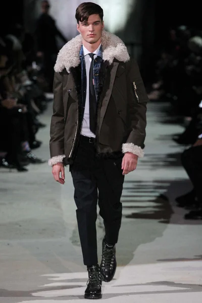 Look 28